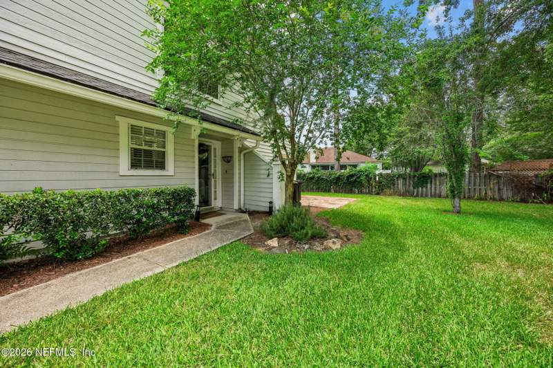 2 bedroom Townhouse at 8203 Dunbarton Court, Highland Lakes, Jacksonville — photo 3