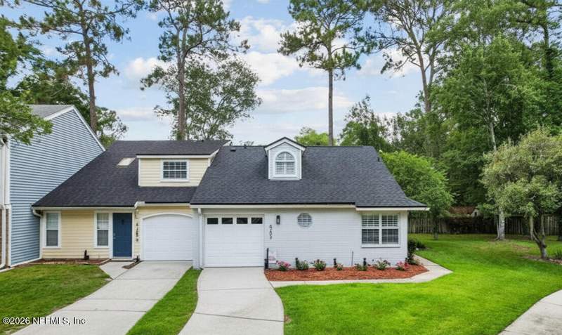2 bedroom Townhouse at 8203 Dunbarton Court, Highland Lakes, Jacksonville — photo 2