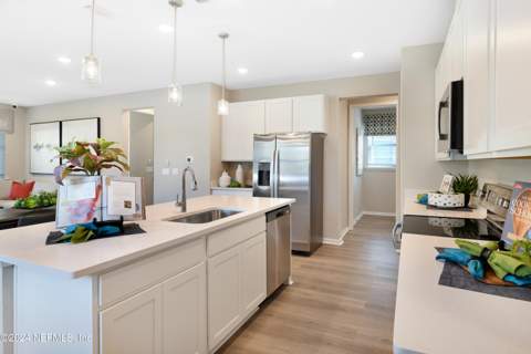 8126 Marietta Still Drive, Jacksonville FL - photo 9 of 26