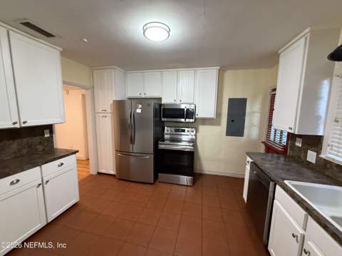 6946 Oakwood Street, Jacksonville FL - photo 7 of 18