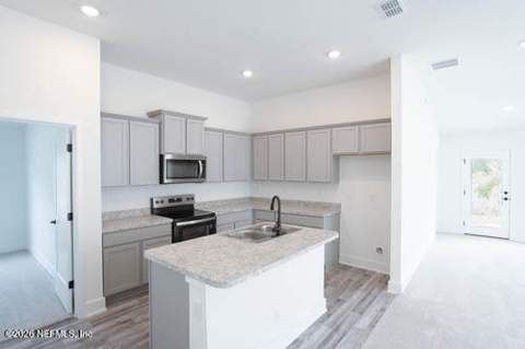8363 Helmsley Boulevard, Jacksonville FL - photo 11 of 22