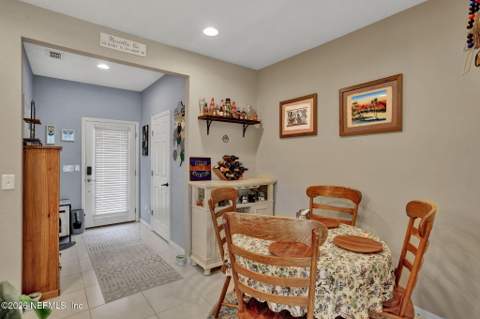 7036 Beauhaven Court, Jacksonville FL - photo 6 of 15