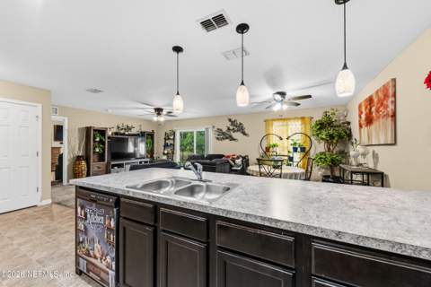 1294 Sarahs Landing Drive, Jacksonville FL - photo 13 of 32