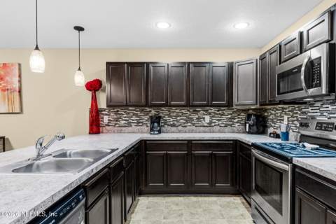 1294 Sarahs Landing Drive, Jacksonville FL - photo 10 of 32