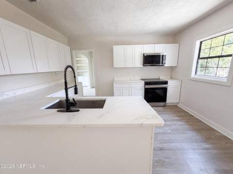 2742 Merwyn Road, Jacksonville FL - photo 7 of 22
