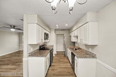 8574 Blackberry Lane, Jacksonville FL - photo 7 of 20