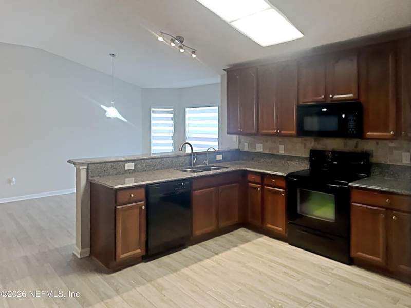 4 bedroom Single Family Residence at 13895 Fish Eagle Drive, Eagles Hammock, Jacksonville — photo 4