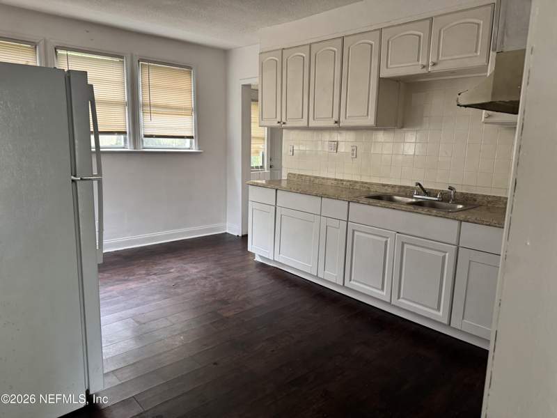 2 bedroom Single Family Residence at 9061 Monroe Avenue, Riverview, Jacksonville — photo 3
