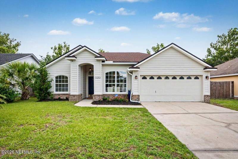 3 bedroom Single Family Residence at 13253 Mendenhall Place, Waverly Place, Jacksonville — photo 2