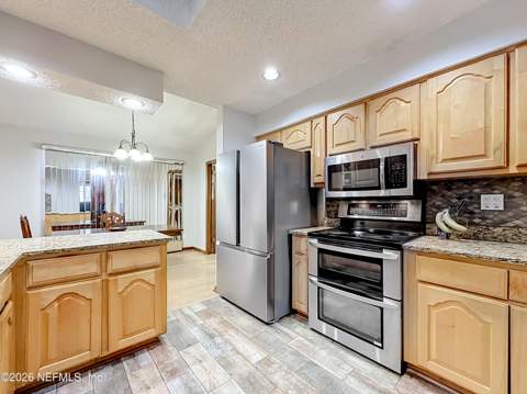 3342 Sarah Spaulding Drive, Jacksonville FL - photo 7 of 44
