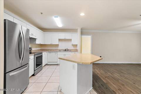 3591 Kernan Boulevard #607, Jacksonville FL - photo 7 of 35