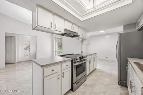 3632 Ballestero Drive, Jacksonville FL - photo 8 of 28