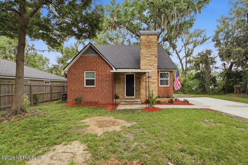 3 bedroom Single Family Residence at 4135 Hudnall Road, Englewood, Jacksonville — photo 2