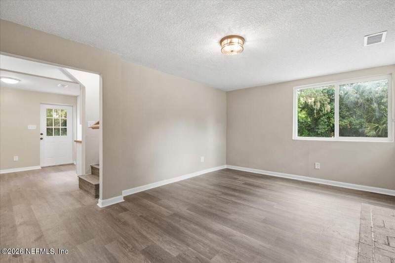 3 bedroom Single Family Residence at 4135 Hudnall Road, Englewood, Jacksonville — photo 5