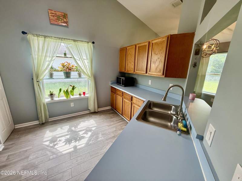 3 bedroom Single Family Residence at 336 S Shamrock Avenue, Oceanway Manor, Jacksonville — photo 3