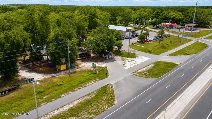 738 S Highway 17