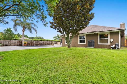 2504 Winding Springs Court, Jacksonville FL - photo 10 of 43