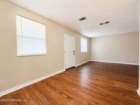 7913 Jasper Avenue, Jacksonville FL - photo 8 of 34