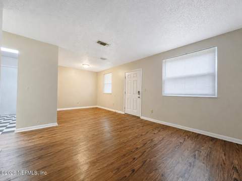 7913 Jasper Avenue, Jacksonville FL - photo 9 of 34