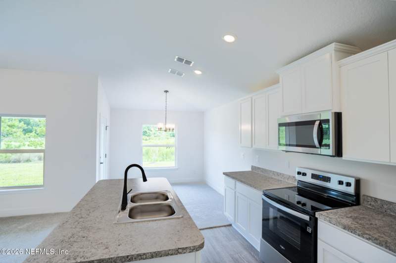 3 bedroom Single Family Residence at 8375 Helmsley Boulevard, Summerglen, Jacksonville — photo 4