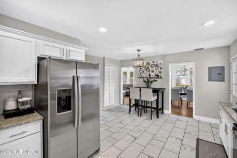4719 Royal Avenue, Jacksonville FL - photo 8 of 18