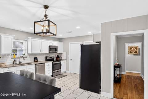 4719 Royal Avenue, Jacksonville FL - photo 9 of 18