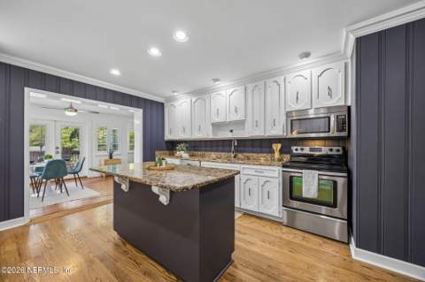 5436 Waterside Drive, Jacksonville FL - photo 19 of 55
