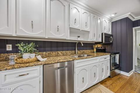 5436 Waterside Drive, Jacksonville FL - photo 21 of 55