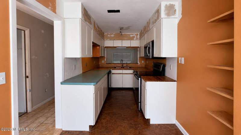 2 bedroom Townhouse at 5568 La Moya Avenue #10, Shady Cove, Jacksonville — photo 3