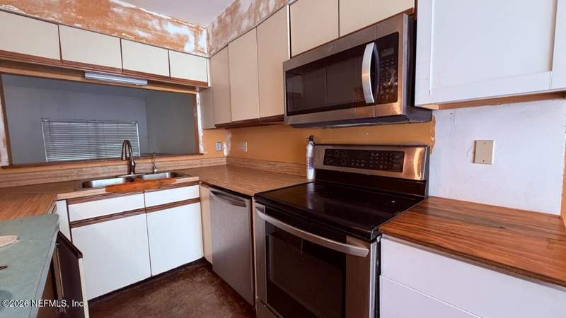 2 bedroom Townhouse at 5568 La Moya Avenue #10, Shady Cove, Jacksonville — photo 5