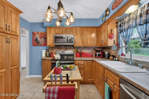 212 Mimosa Drive, Palatka FL - photo 15 of 45