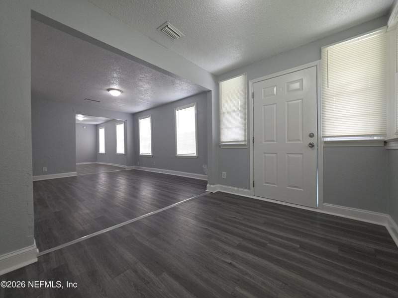 3 bedroom Single Family Residence at 4910 Walcott Avenue, Floradale, Jacksonville — photo 4