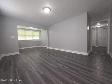 4910 Walcott Avenue, Jacksonville FL - photo 7 of 23