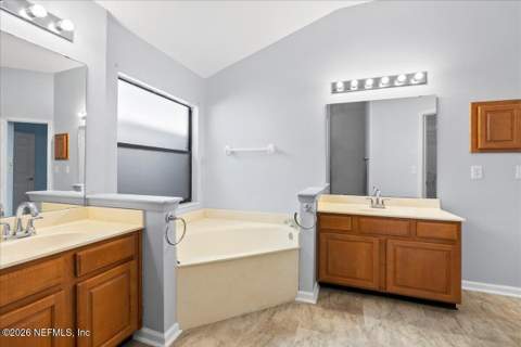 7366 Hawks Cliff Drive, Jacksonville FL - photo 20 of 40