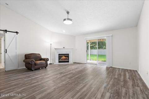 9454 Staplehurst Drive, Jacksonville FL - photo 10 of 28