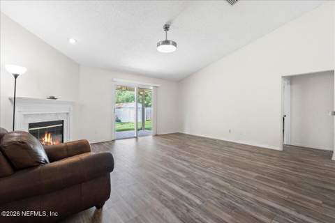9454 Staplehurst Drive, Jacksonville FL - photo 12 of 28