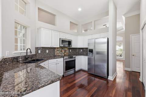 7805 Rittenhouse Lane, Jacksonville FL - photo 12 of 35
