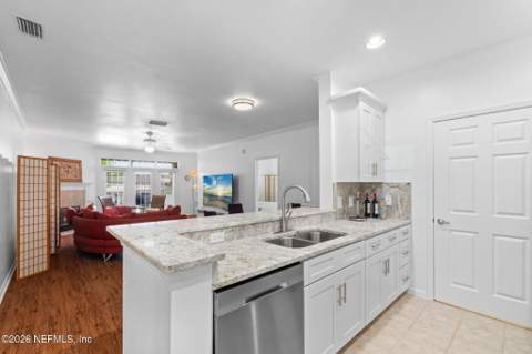 10901 Burnt Mill Road #104, Jacksonville FL - photo 14 of 32