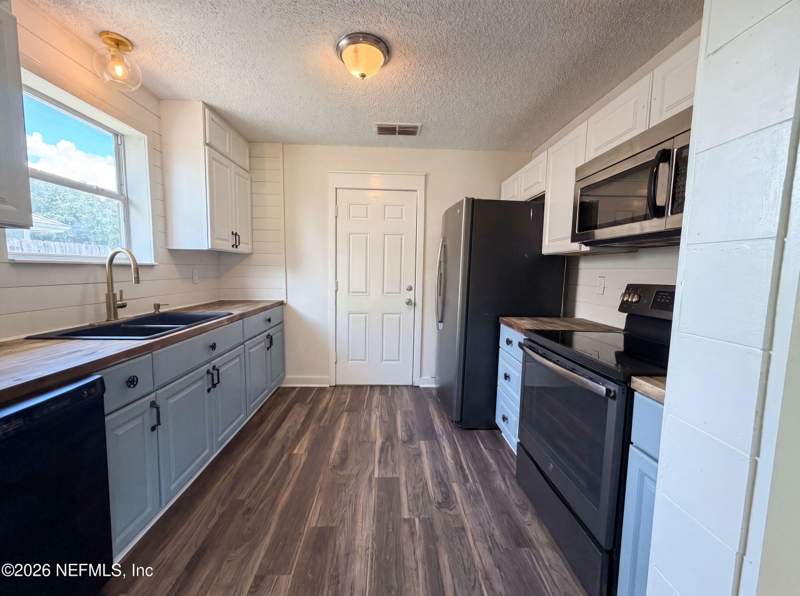 3 bedroom Single Family Residence at 7957 Jacques Drive, Springleaf, Jacksonville — photo 2