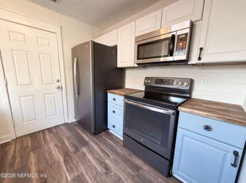 7957 Jacques Drive, Jacksonville FL - photo 10 of 15