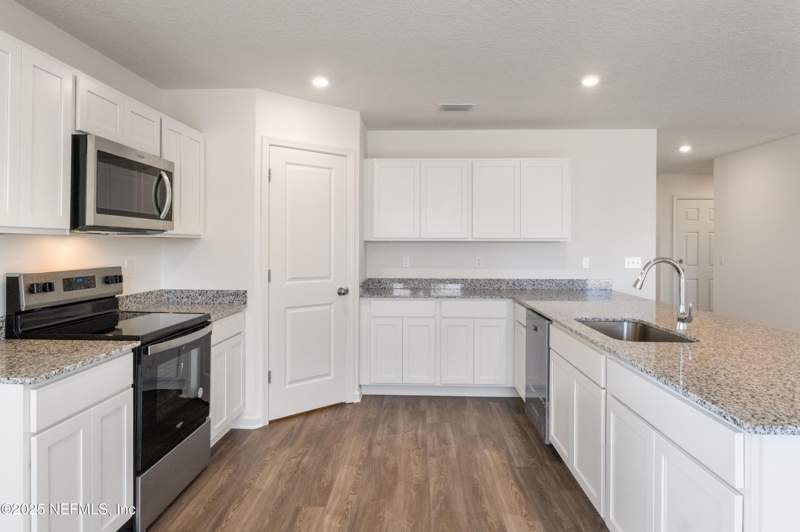 4 bedroom Single Family Residence at 10430 Greystone Drive, Greystone, Glen St. Mary — photo 3