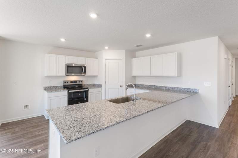 4 bedroom Single Family Residence at 10430 Greystone Drive, Greystone, Glen St. Mary — photo 5