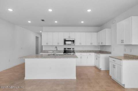 8131 Archibald Terrace, Jacksonville FL - photo 13 of 43