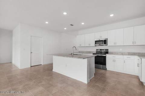8131 Archibald Terrace, Jacksonville FL - photo 14 of 43