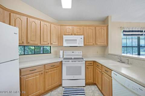 7594 Baymeadows Circle, Jacksonville FL - photo 16 of 31