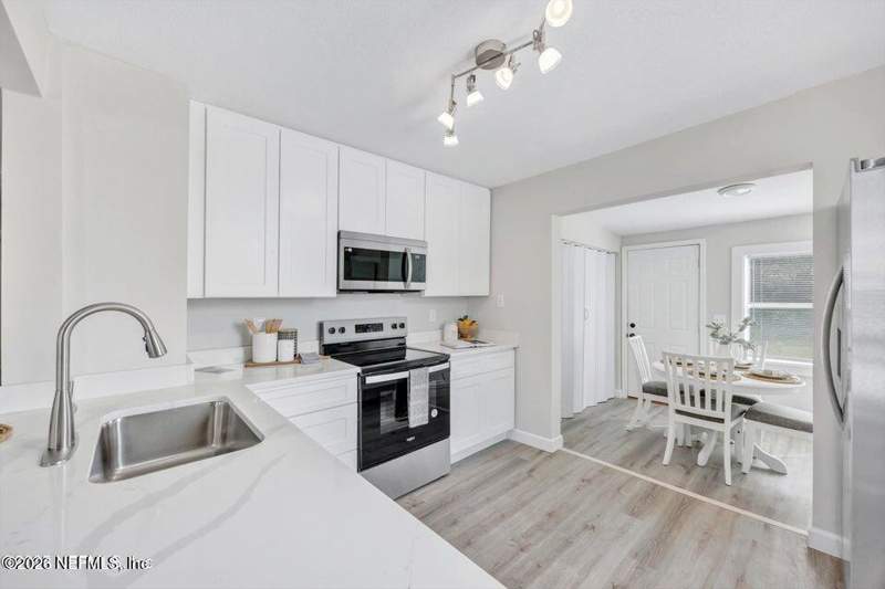 3 bedroom Single Family Residence at 825 Wyolen Street, Section Land, Jacksonville — photo 5