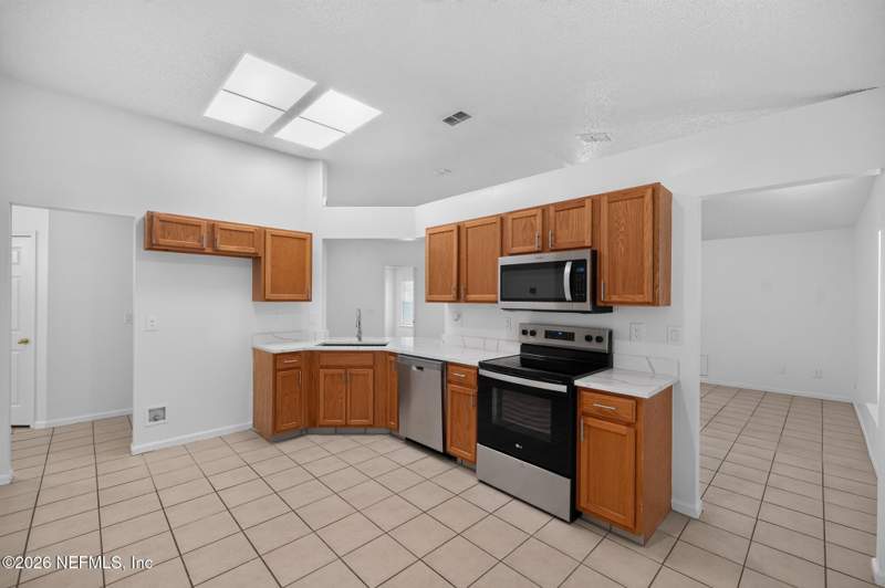 3 bedroom Single Family Residence at 612 Abbey Court, Olde Sutton Parke, Orange Park — photo 5