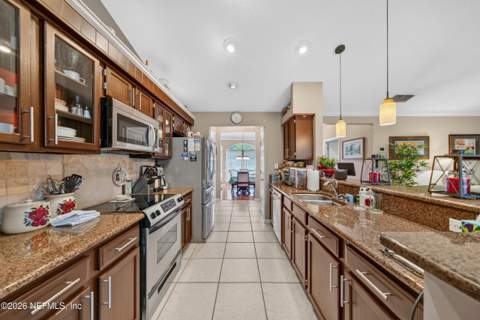 5428 Downington Drive, Jacksonville FL - photo 17 of 41