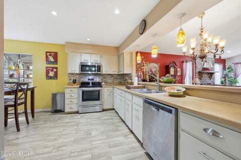 5440 Spring Brook Road, Jacksonville FL - photo 10 of 39