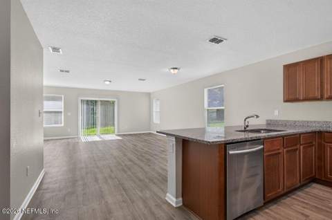 7082 Plymouth Grove Court, Jacksonville FL - photo 6 of 40